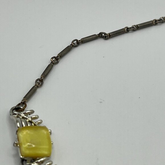 Vintage pale yellow Thermoset Necklace 17” - Picture 5 of 9